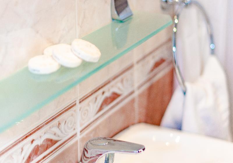 标准间, Higueron Hotel Malaga, Curio Collection By Hilton