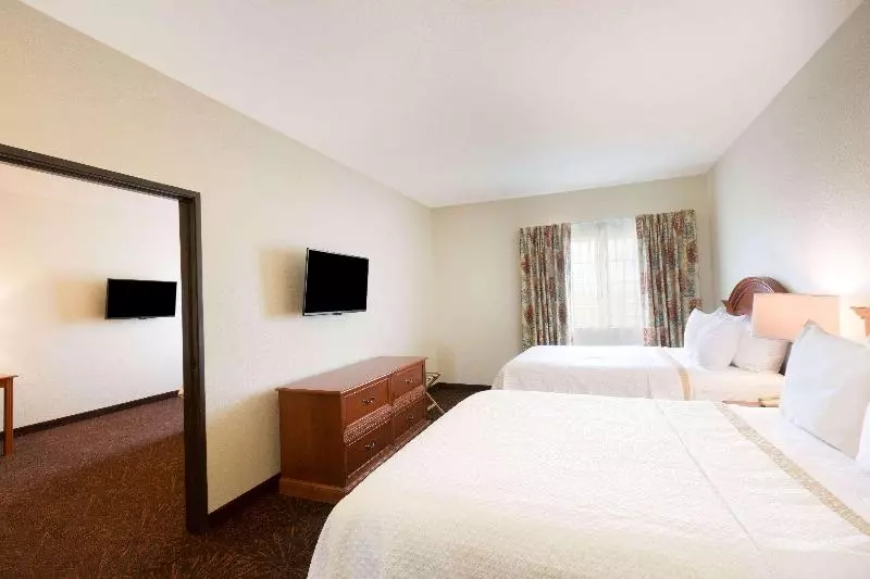 سوییت اجرایی, Holiday Inn Express Ponca City, An Ihg