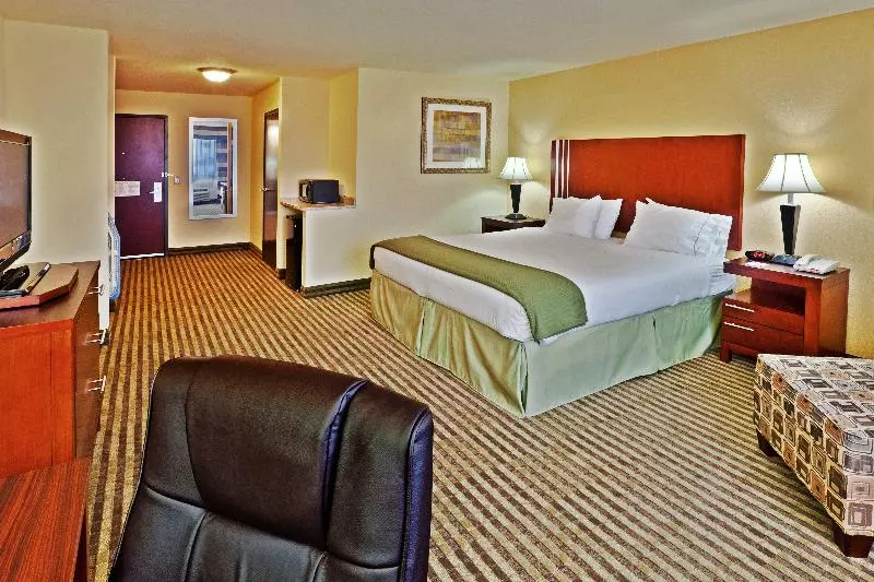 سوئیت با تخت بزرگ, Holiday Inn Express Ponca City, An Ihg