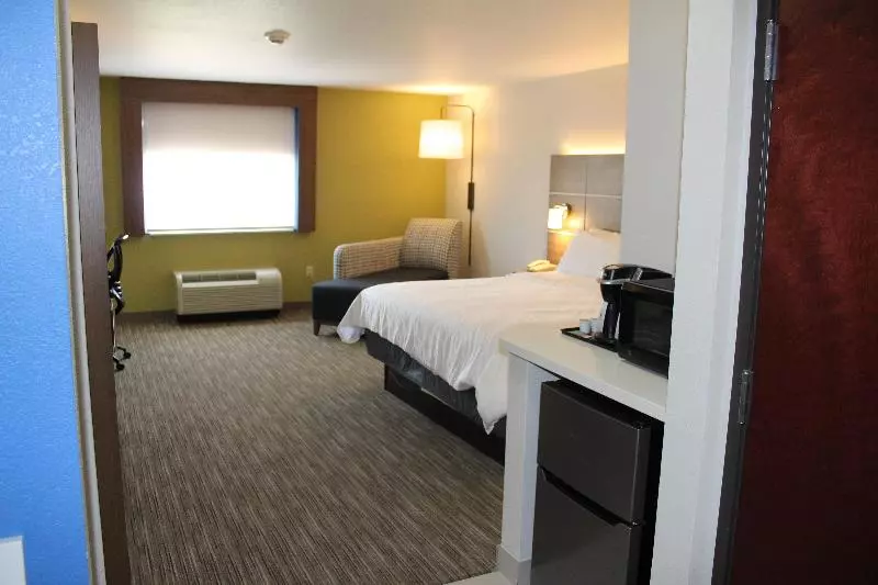 اتاق استاندارد با تخت بزرگ, Holiday Inn Express Ponca City, An Ihg