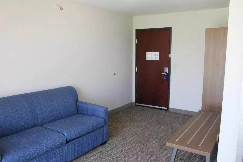 سوئیت با تخت بزرگ, Holiday Inn Express Ponca City, An Ihg