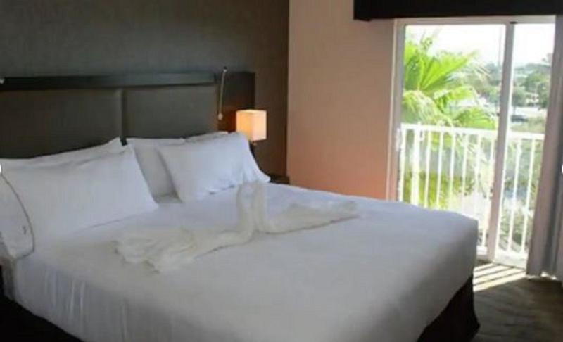 חדר דלוקס, Holiday Inn Express & Suites Naples Downtown   5th Avenue, An Ihg