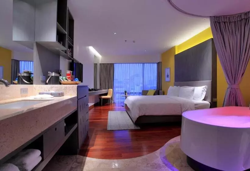 اتاق استاندارد, Lit Bangkok