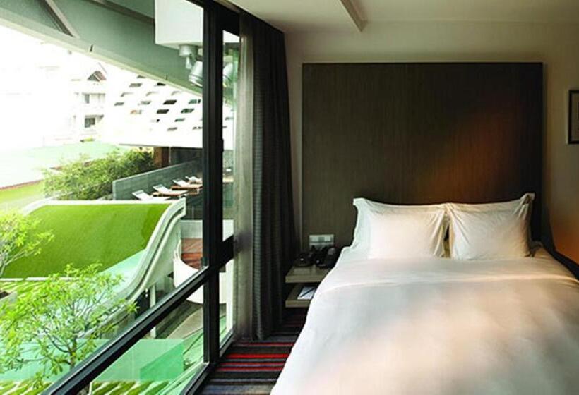 סוויטה, Lit Bangkok