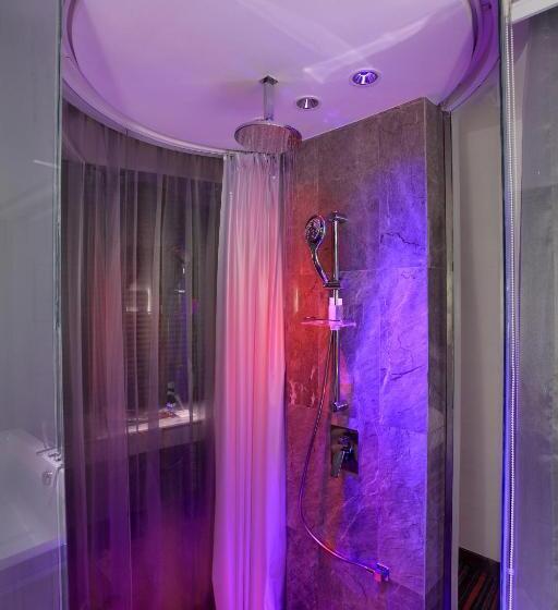 סוויטה, Lit Bangkok