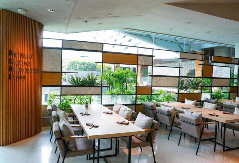 סוויטה דלוקס, Lit Bangkok