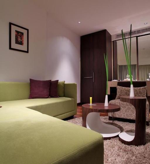 סוויטה דלוקס, Lit Bangkok