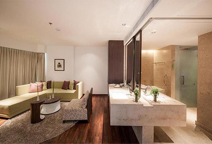 סוויטה דלוקס, Lit Bangkok