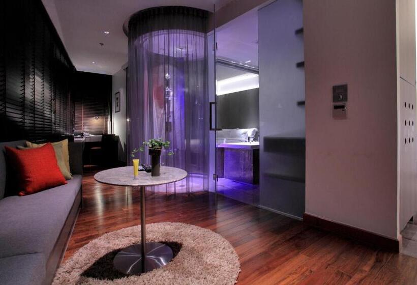 סוויטה, Lit Bangkok