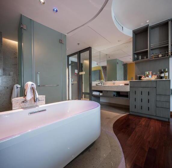 חדר סטנדרט, Lit Bangkok