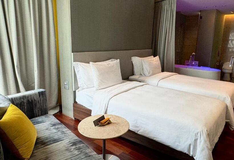 חדר סטנדרט, Lit Bangkok