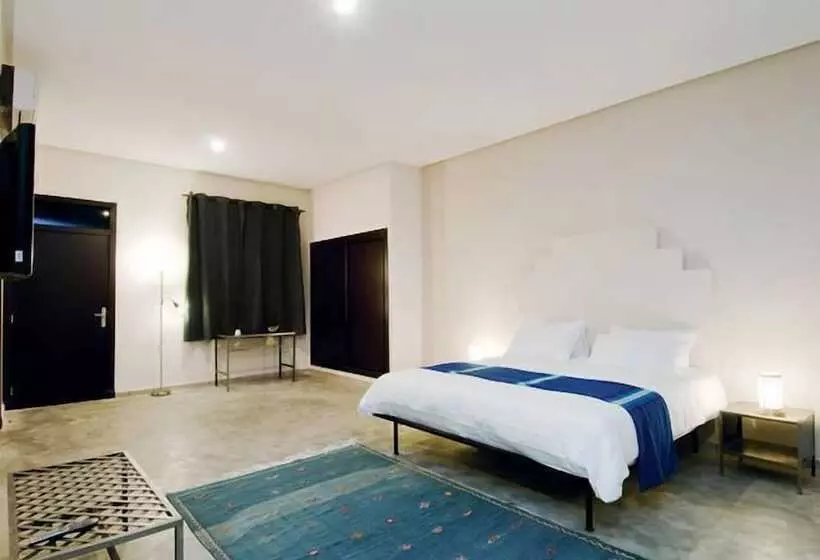 اتاق استاندارد سه نفره, Villa Agapanthe