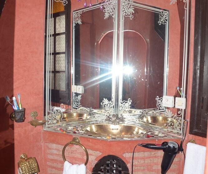 اتاق اکونومی, Riad Assalam