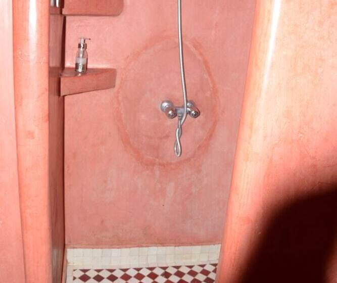 اتاق اکونومی, Riad Assalam