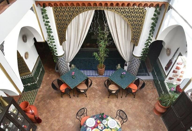 اتاق اکونومی, Riad Assalam