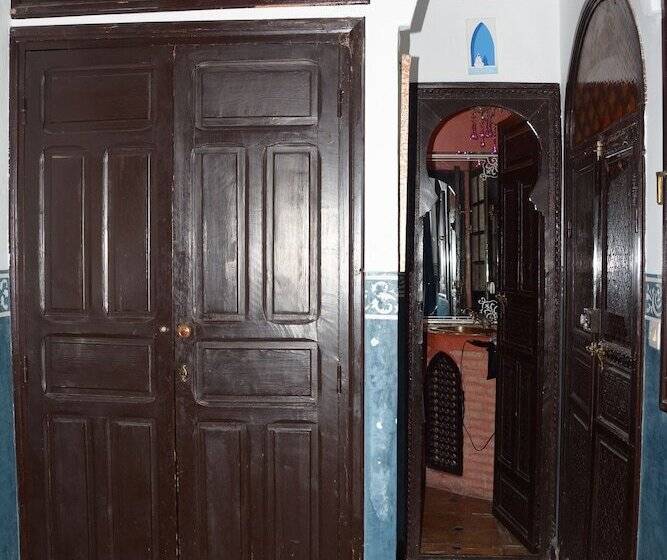 اتاق اکونومی, Riad Assalam