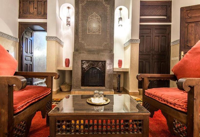 سوییت سوپریور, Riad Elnoujoum