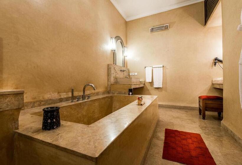 سوییت سوپریور, Riad Elnoujoum