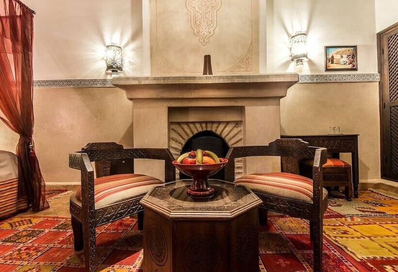 سوییت لوکس, Riad Elnoujoum