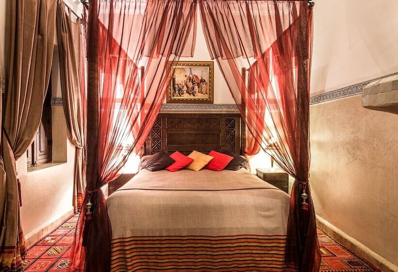 سوییت لوکس, Riad Elnoujoum