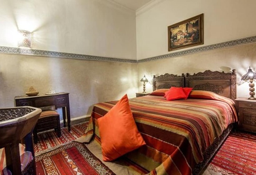 سوییت لوکس, Riad Elnoujoum