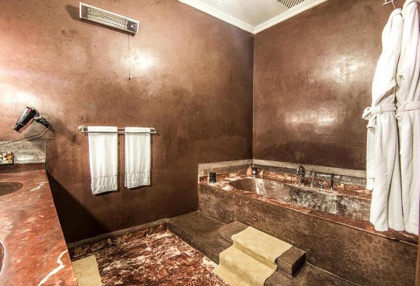 سوییت لوکس, Riad Elnoujoum