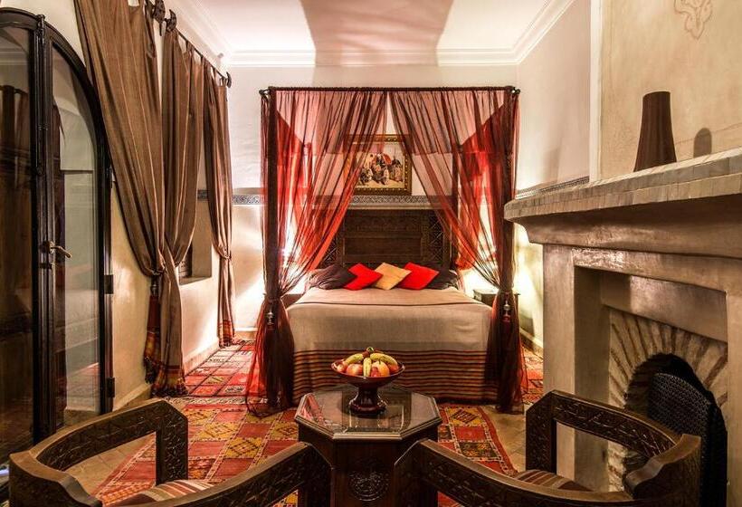 سوییت لوکس, Riad Elnoujoum