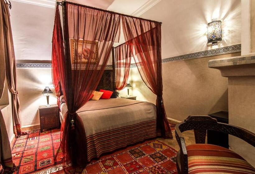 سوییت لوکس, Riad Elnoujoum