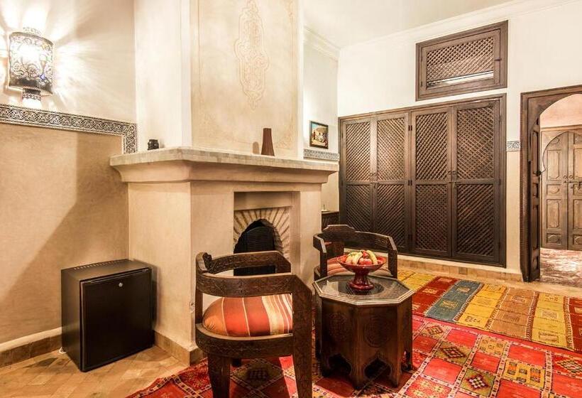 سوییت لوکس, Riad Elnoujoum