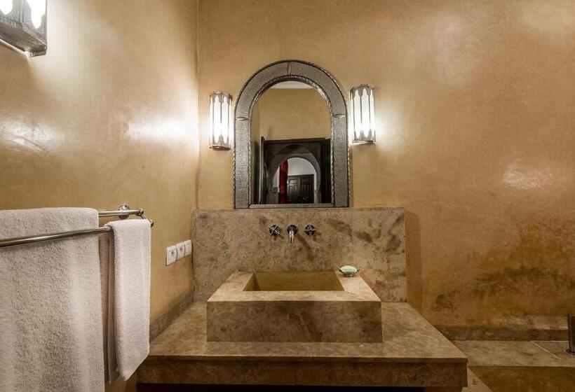 سوییت سوپریور, Riad Elnoujoum