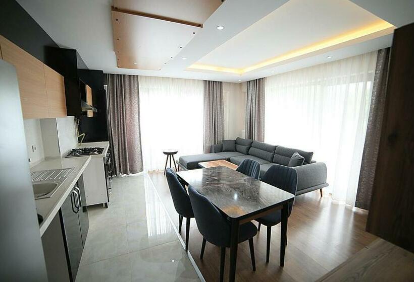 سوییت خانوادگی, Flower City Suits