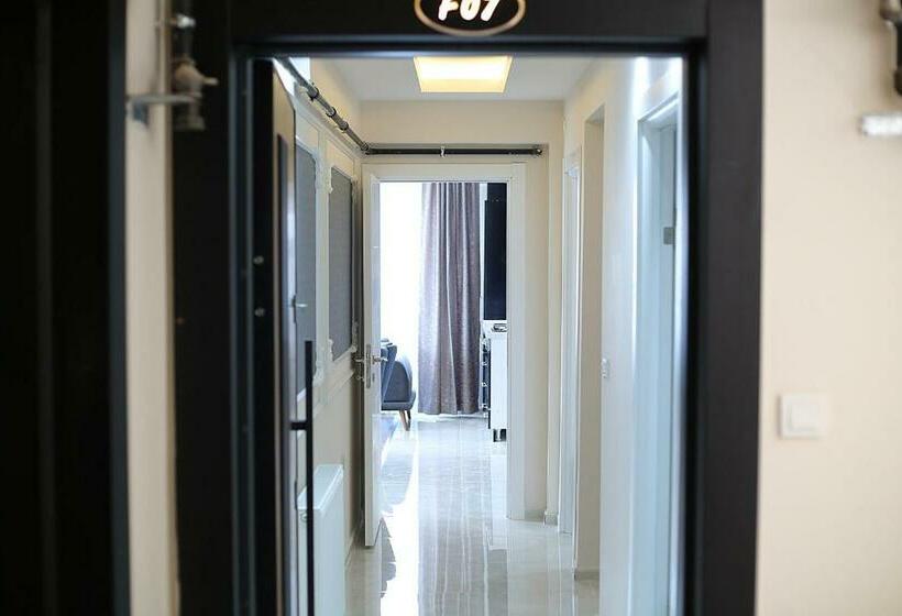 سوییت خانوادگی, Flower City Suits