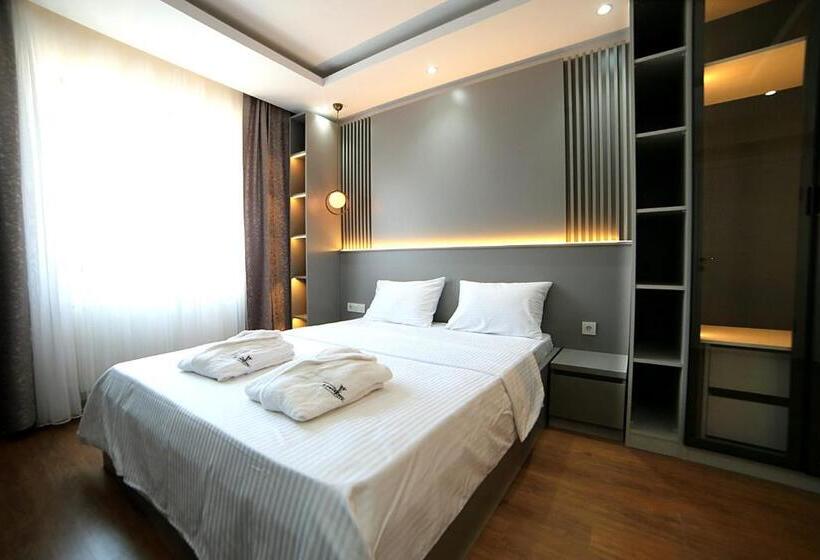 سوییت خانوادگی, Flower City Suits