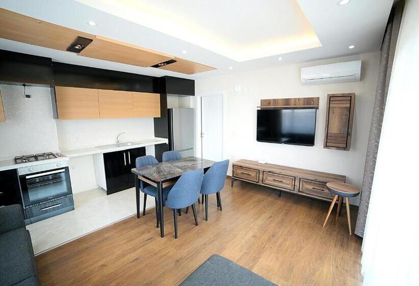 سوییت خانوادگی, Flower City Suits