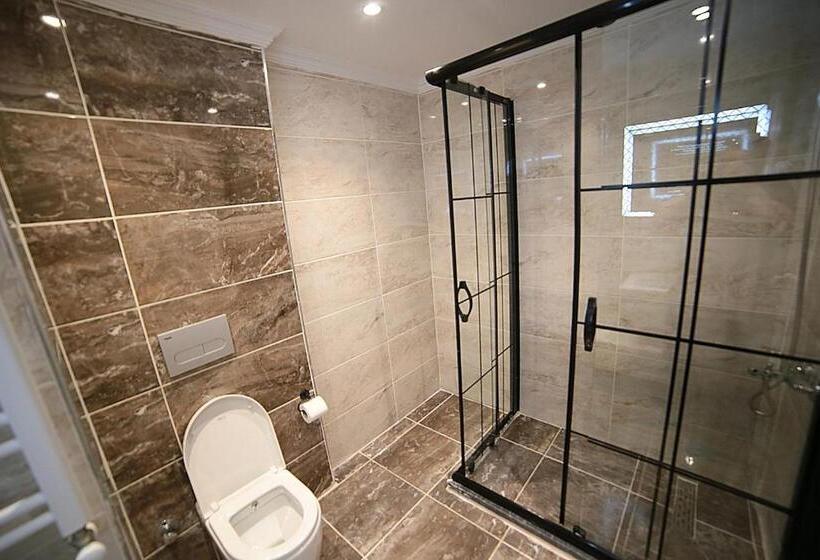 سوییت خانوادگی, Flower City Suits