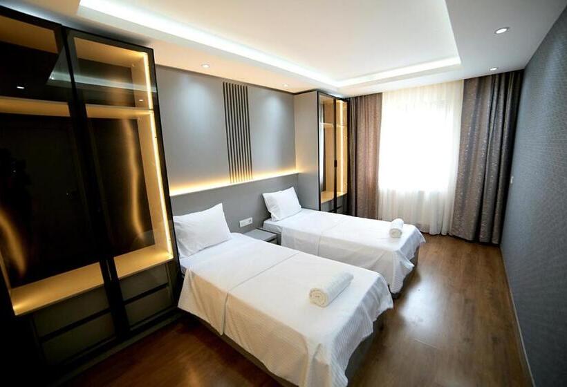 Deluxe Suite King Bed, Flower City Suits