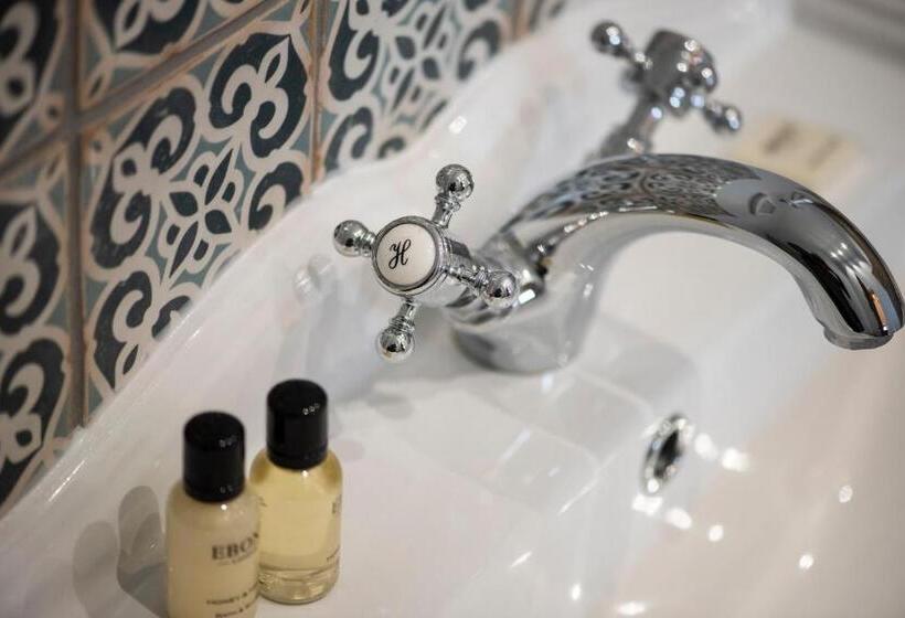 غرفة ديلوكس, The George Inn