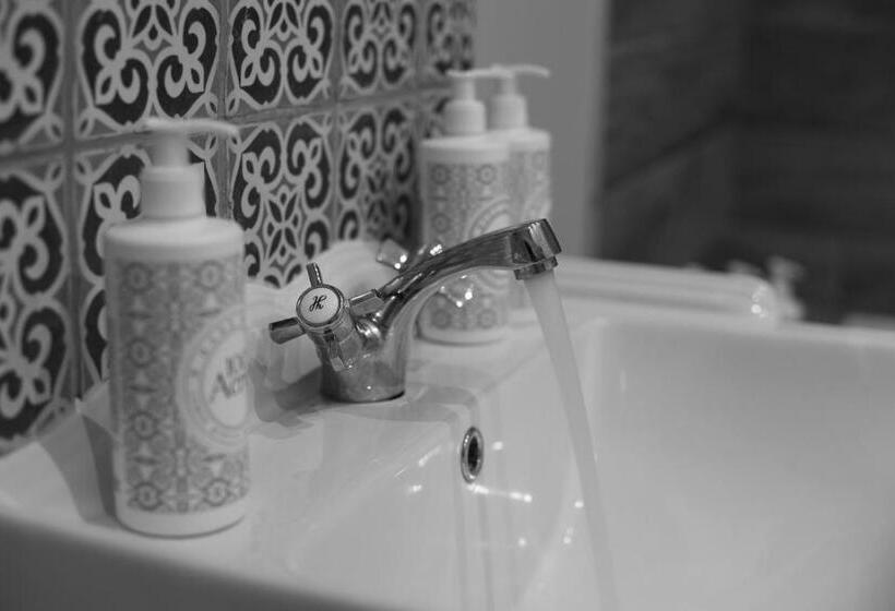 غرفة قياسية سرير كينج, The George Inn