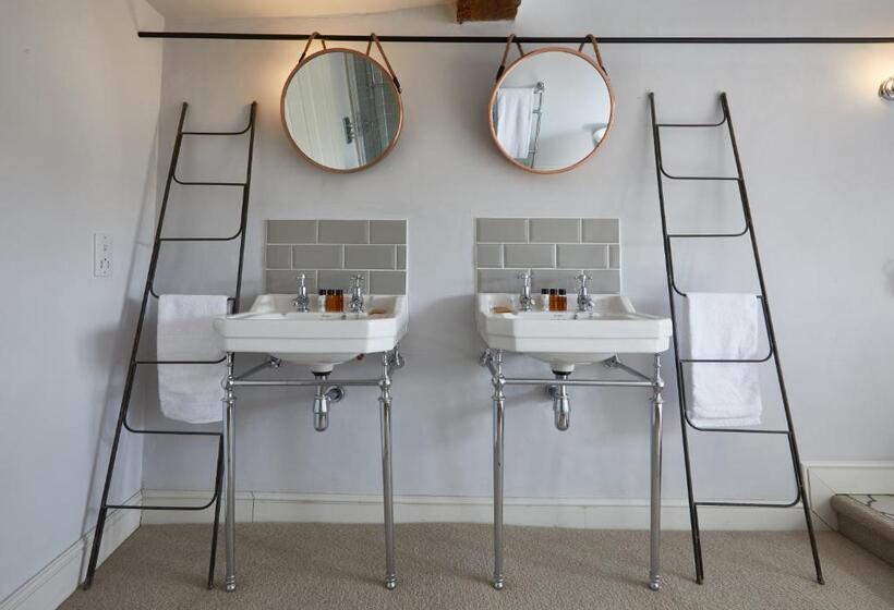 غرفة ديلوكس سرير كينج, The George Inn