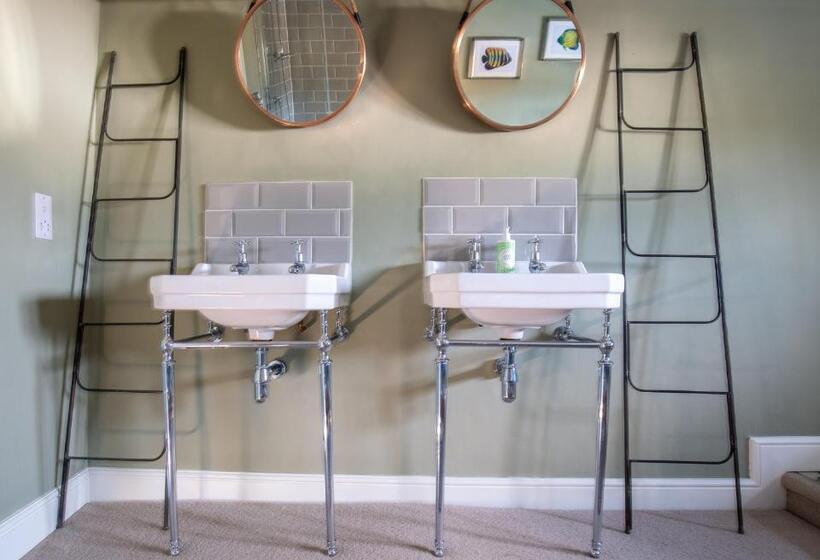 غرفة ديلوكس سرير كينج, The George Inn