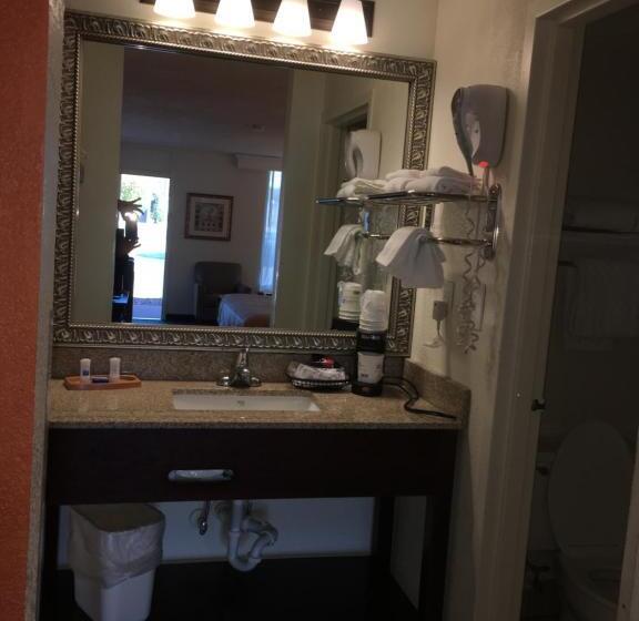 غرفة قياسية سرير كينج, Baymont By Wyndham Rocky Mount I95