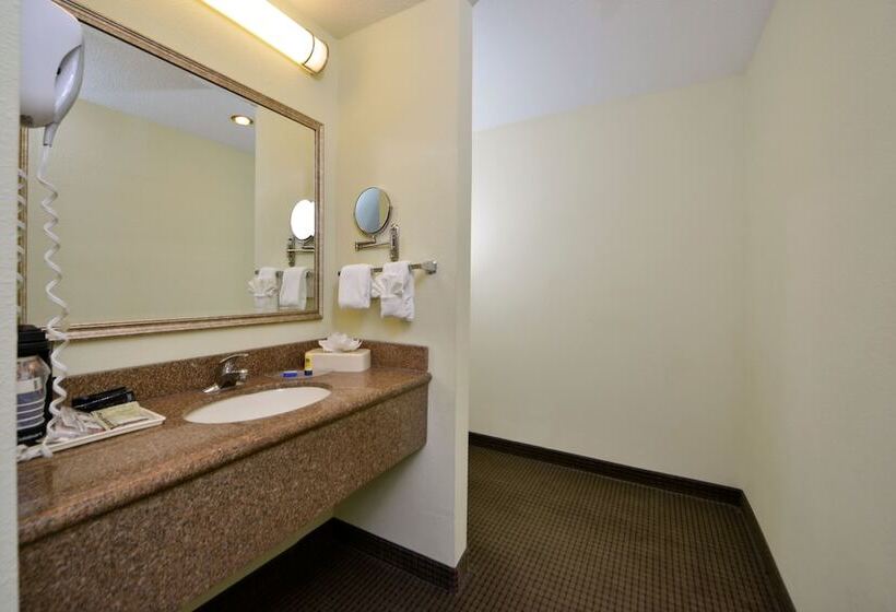 스위트, Best Western Plus Newport News