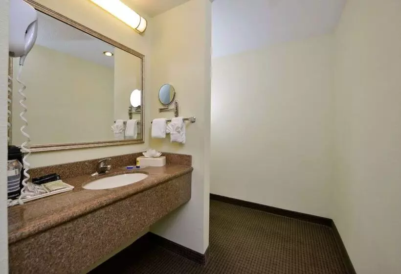 スイート, Best Western Plus Newport News