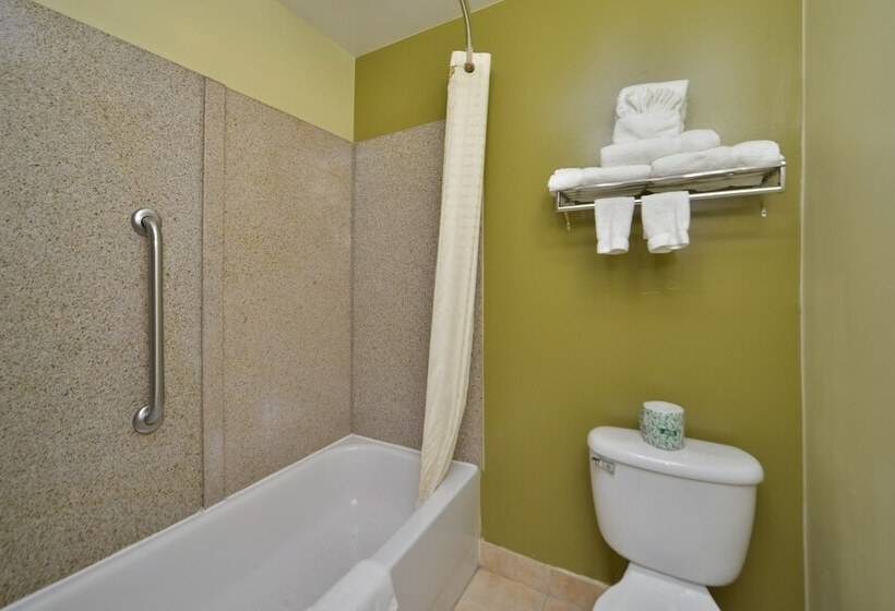 스위트, Best Western Plus Newport News