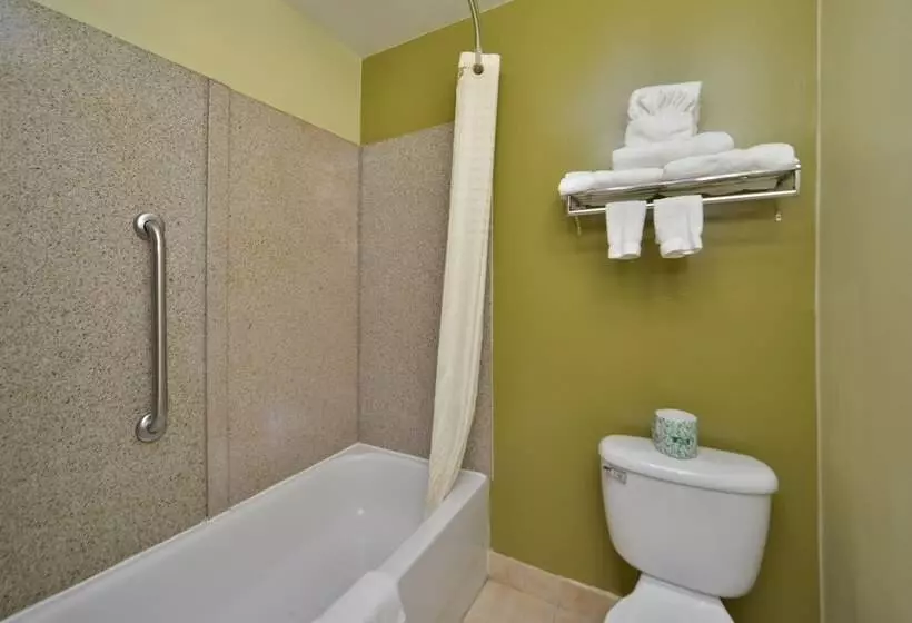 スイート, Best Western Plus Newport News