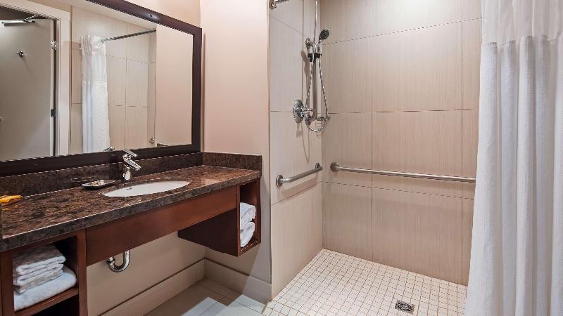 جناح لذوى الاحتياجات الخاصة, Best Western Plus Revelstoke