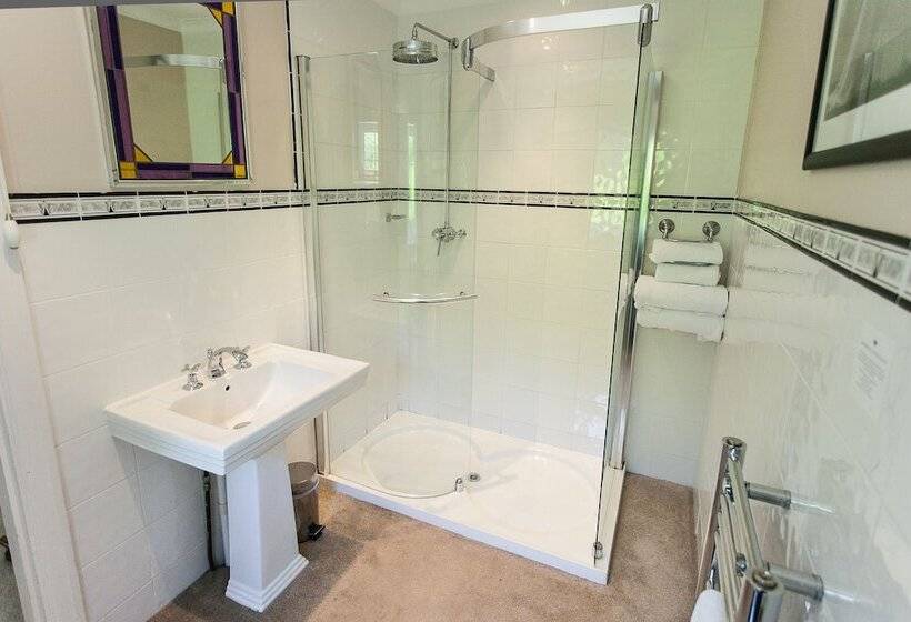 غرفة ديلوكس, Claverton