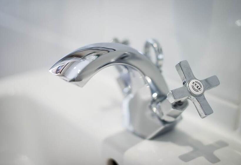 غرفة ديلوكس, Claverton