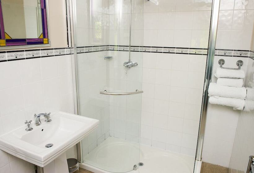 غرفة ديلوكس, Claverton