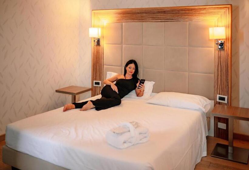 سوییت جونیور, Cosmopolitan Bologna